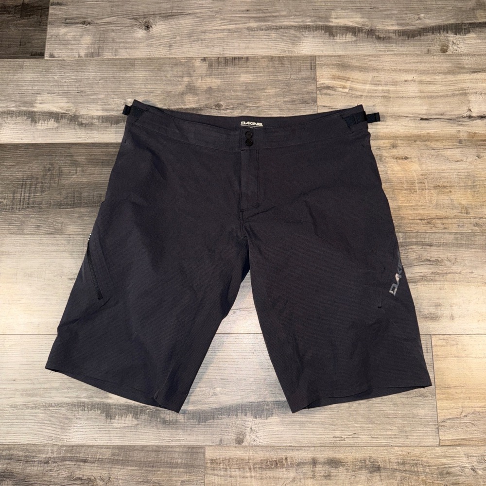 Dakine Men's XL Black MTB Mountain Bike Cycling Trail Shorts Adjustable Waist